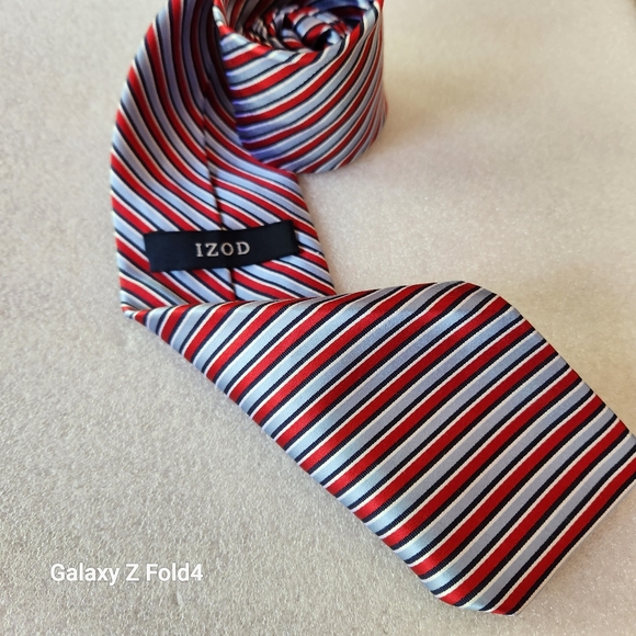 IZOD Stripe Tie Navy Blue & Red 100% Silk Men's Necktie - Picture 4 of 6